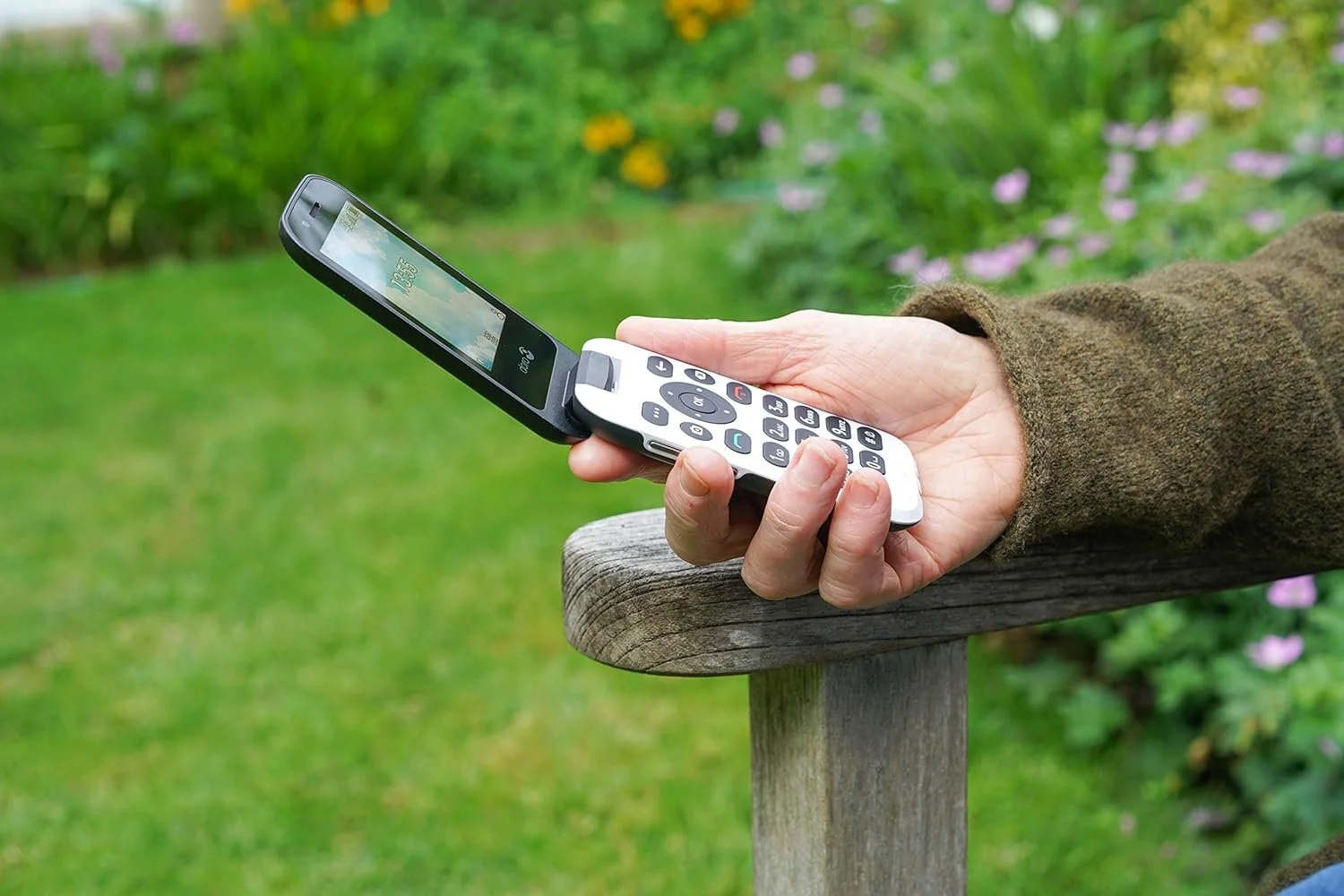 Телефон 2.8" Doro 7030 / 512Mb/4Gb / 4G / 2-SIM / Bluetooth 4.2 / FM / SD-слот / Камера 3Мп / 1350мАг / Ліхтарик / Кнопка SOS / Великі клавіші / DorOS / Англійська клавіатура / Сірий, фото №5