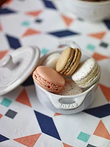 Мини-кокотница Staub овальная керамическая с крышкой 11 см 0.2 л белая synthetic.ua - Фото 1