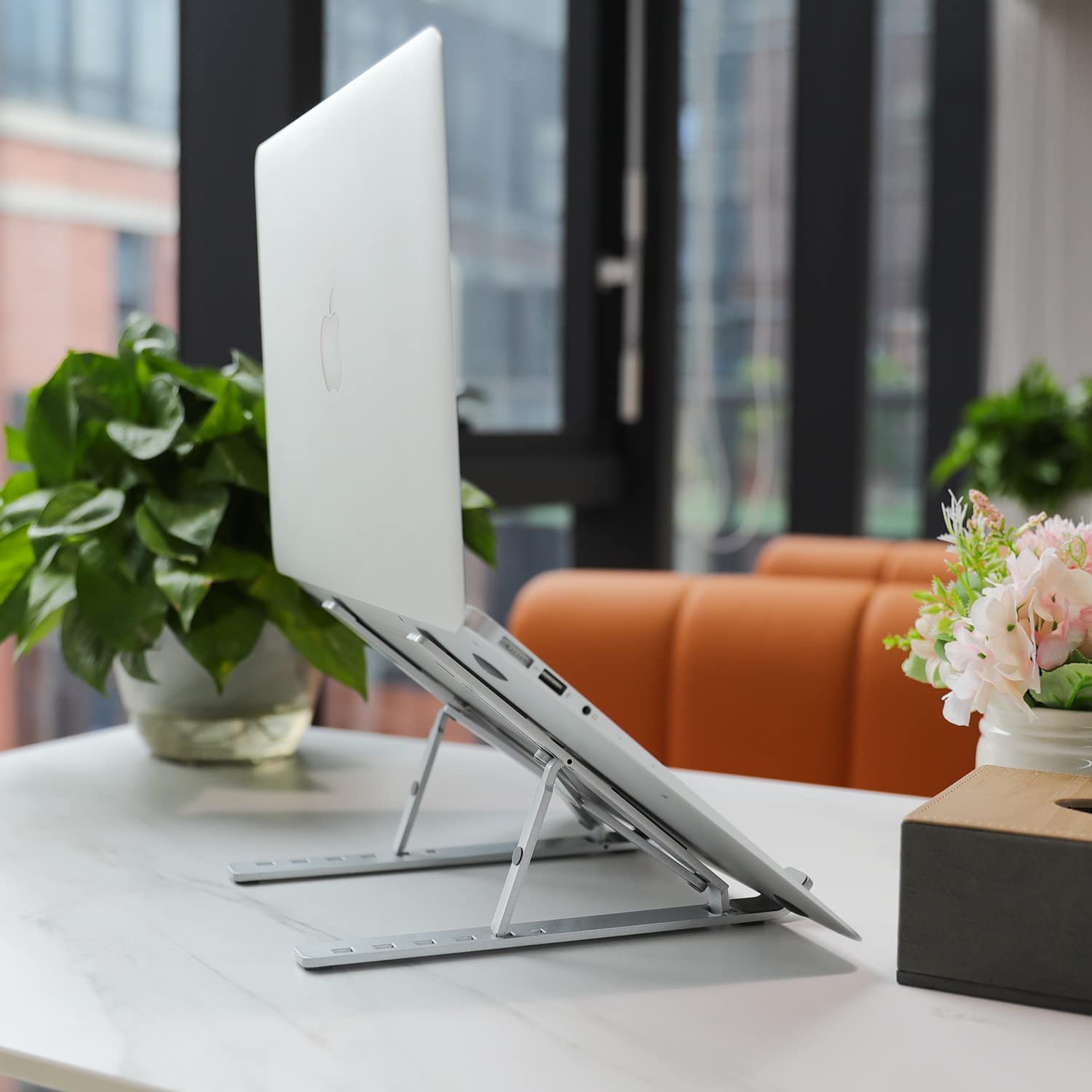 Підставка для ноутбука Amazon Basics Портативна з 6 регульованими кутами нахилу для ноутбуків 10-15.6 дюймів (23.9 x 4.4 x 1.9 см) Срібляста, фото №7