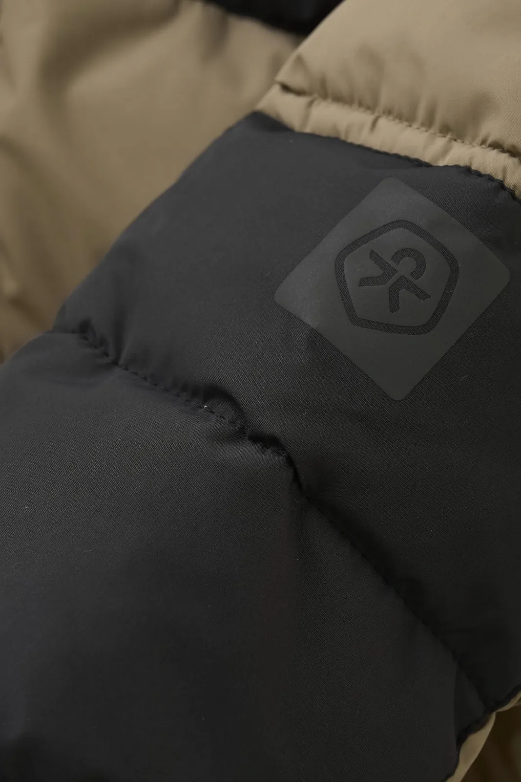 Куртка стеганая Color Kids для мальчиков, зимняя, на молнии, с капюшоном, декоративная стеганая, фото №4 Куртка стеганая Color Kids для мальчиков, зимняя, на молнии, с капюшоном, декоративная стеганая, фото №4