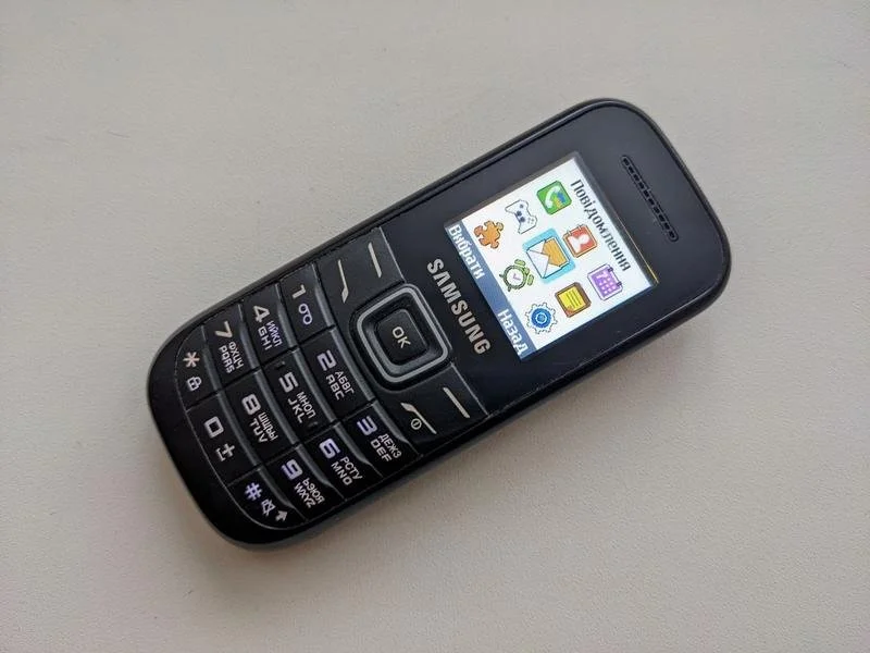 Кнопковий телефон Samsung Е1200i, Чорний, фото №3 Кнопковий телефон Samsung Е1200i, Чорний, фото №3