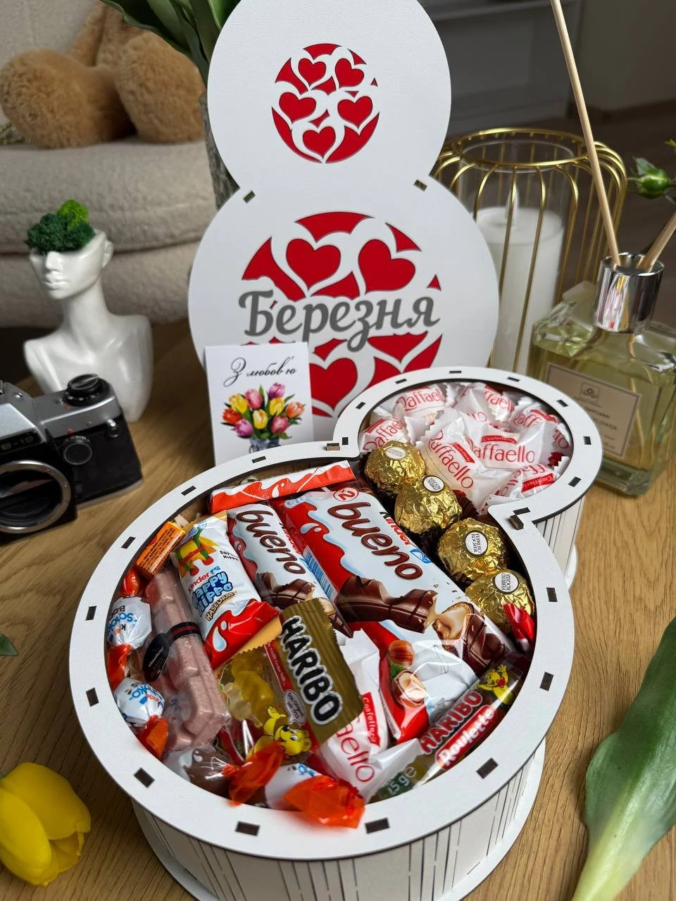 Набір солодощів в подарунковій коробці до 8 березня, фото №4