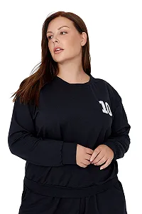 Женский свитшот TRENDYOL с круглым вырезом, однотонный, обычной посадки, большого размера synthetic.ua - Фото 1