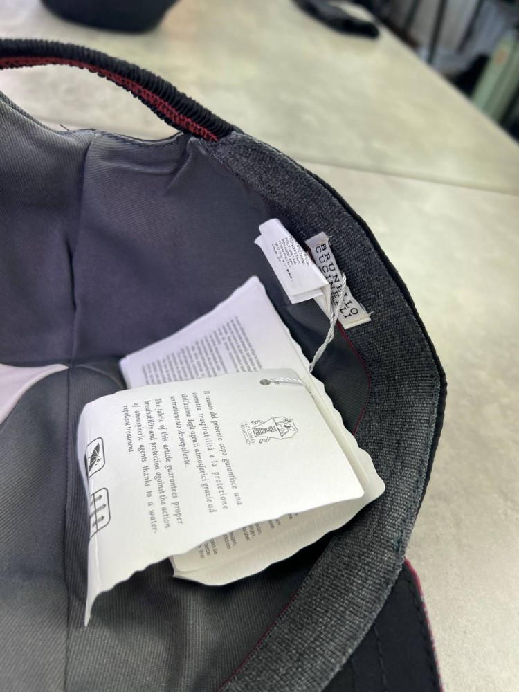 Кепка Brunello Cucinelli чорна з червоним логотипом gu595, фото №7 Кепка Brunello Cucinelli чорна з червоним логотипом gu595, фото №7