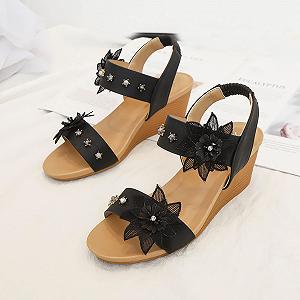 Босоножки с ремешком и скошенным каблуком PU кожа цена на synthetic.ua - Фото 1 Босоножки с ремешком и скошенным каблуком PU кожа synthetic.ua - Фото 1