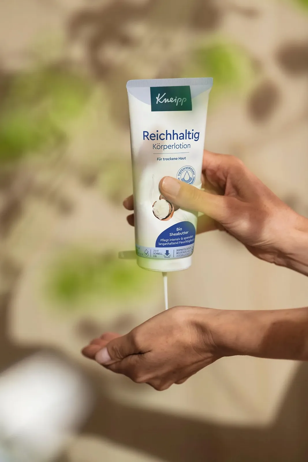 Лосьйон для тіла Kneipp Rich для сухої шкіри з органічною олією ши - швидко вбирається, 200 мл, фото №5