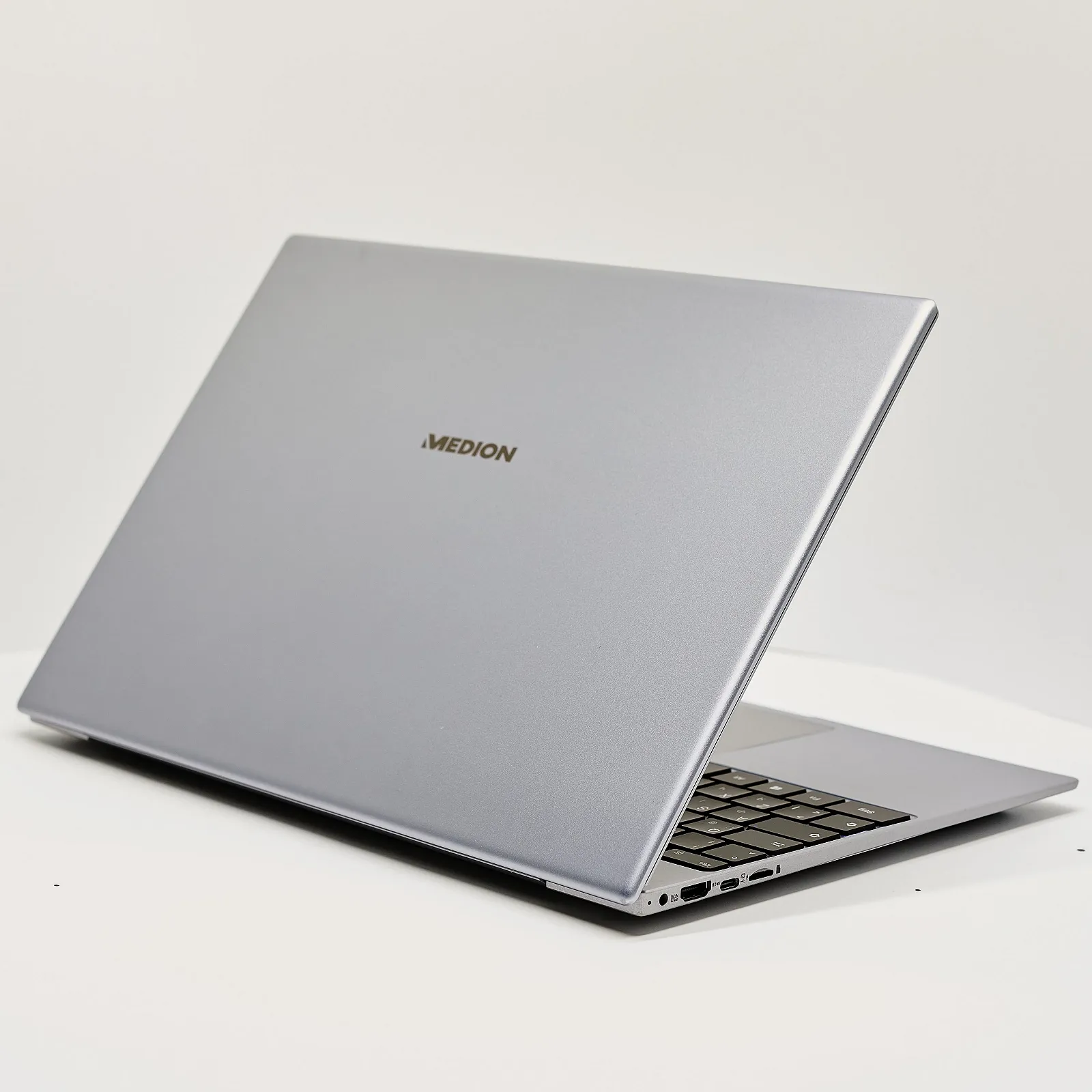 Ноутбук 15.6" Medion (Lenovo Group) Akoya E15408 | Intel Core i5-1135G7 | IPS (1920x1080) FullHD | RAM 8 ГБ | SSD 256 ГБ | Intel Iris Xe Graphics | Метал | Підсвітка клавітаруи | Зарядка через Type-C | Win10 (377), фото №2 Ноутбук 15.6" Medion (Lenovo Group) Akoya E15408 | Intel Core i5-1135G7 | IPS (1920x1080) FullHD | RAM 8 ГБ | SSD 256 ГБ | Intel Iris Xe Graphics | Метал | Підсвітка клавітаруи | Зарядка через Type-C | Win10 (377), фото №2