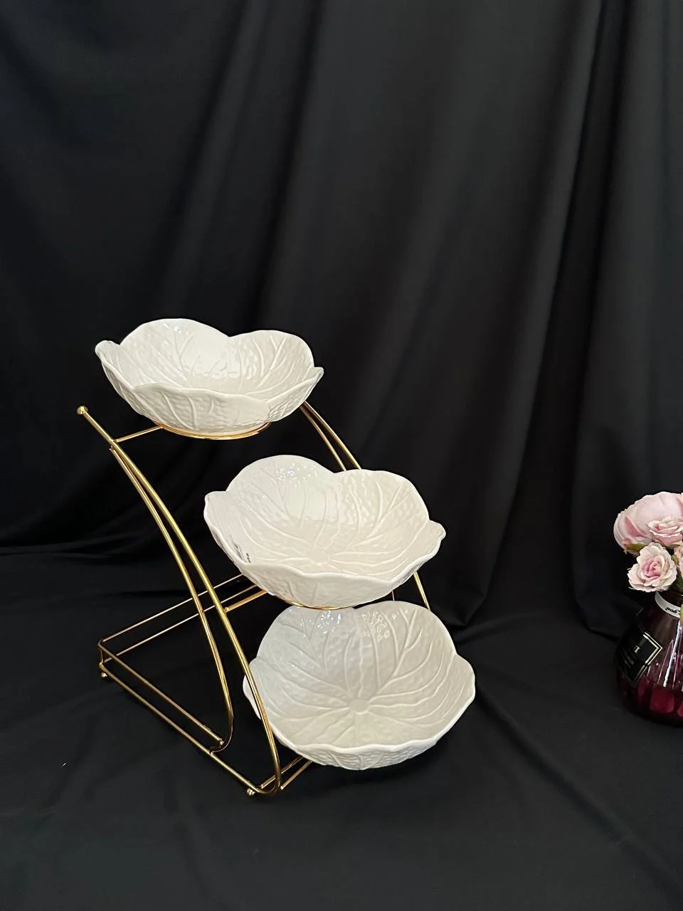 Триярусне блюдо з тарілочками у вигляді квітки, фото №4 Триярусне блюдо з тарілочками у вигляді квітки, фото №4