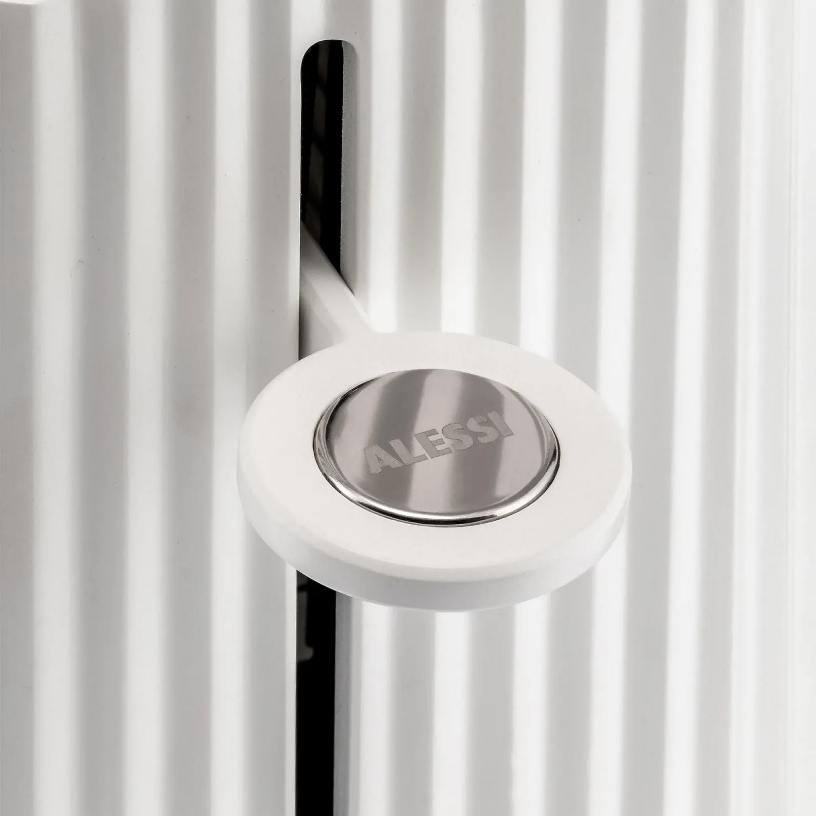 Тостер Alessi Plisse MDL08 W, 6 рівнів підсмажування, європейська вилка, 850 Вт, білий, фото №5 Тостер Alessi Plisse MDL08 W, 6 рівнів підсмажування, європейська вилка, 850 Вт, білий, фото №5