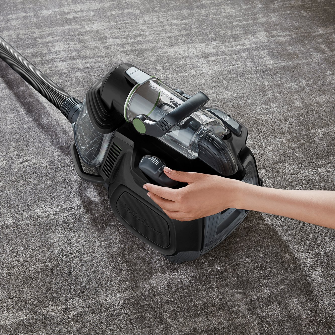 Пилосос AEG LX7-2-ÖKOX без мішка 750 Вт 9 м Радіус дії 1.4 л Пиловий контейнер Ергономічна ручка Миється гігієнічний фільтр Чорний, фото №7 Пилосос AEG LX7-2-ÖKOX без мішка 750 Вт 9 м Радіус дії 1.4 л Пиловий контейнер Ергономічна ручка Миється гігієнічний фільтр Чорний, фото №7