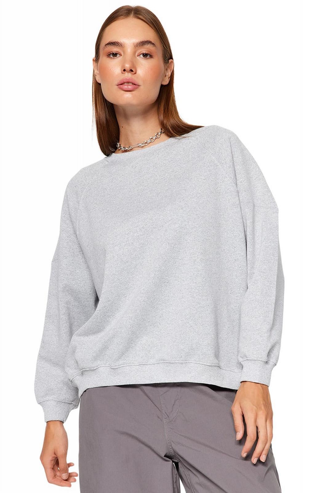 Женский свитшот TRENDYOL Oversize, однотонный, с круглым вырезом, фото №2 Женский свитшот TRENDYOL Oversize, однотонный, с круглым вырезом, фото №2