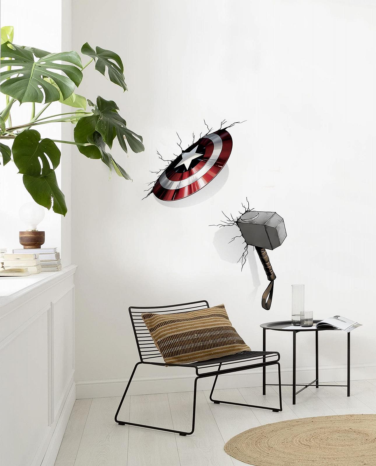 Наклейка на стену Komar Marvel Avengers Hammer & Shield 100 x 70 см 4 шт. Mjölnir Thor 14743h, фото №1