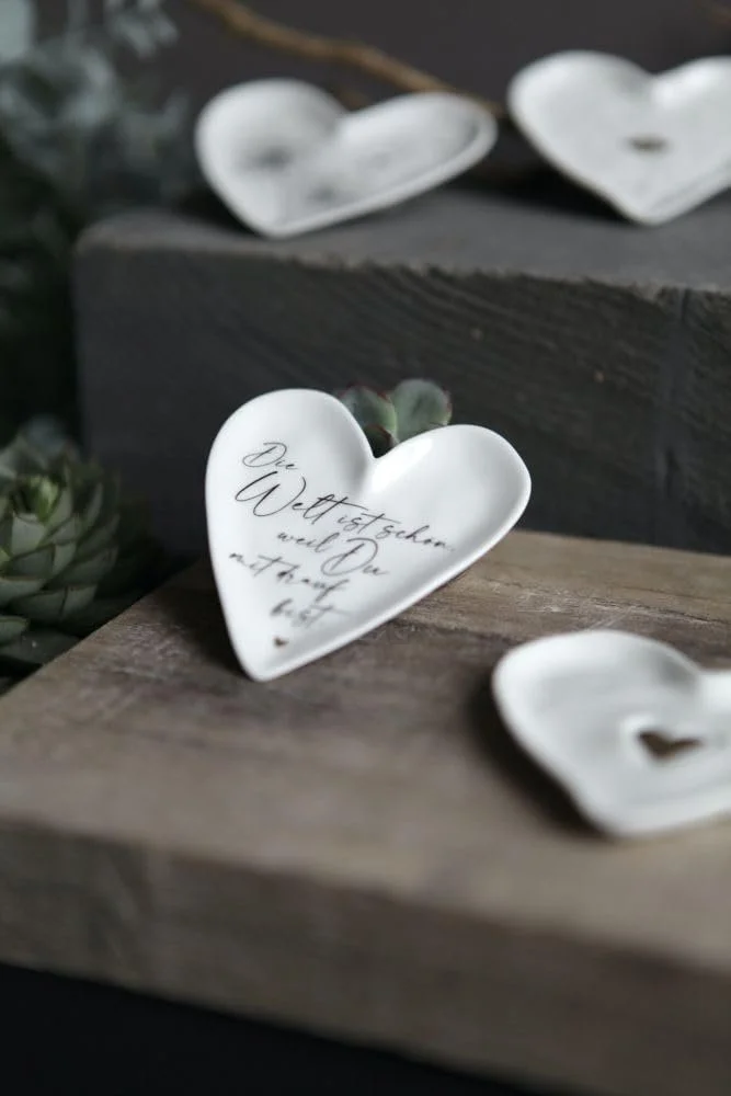 Декоративная тарелка Good old Friends Mini Heart "Мир прекрасен, потому что ты есть в нем", фото №2 Декоративная тарелка Good old Friends Mini Heart "Мир прекрасен, потому что ты есть в нем", фото №2