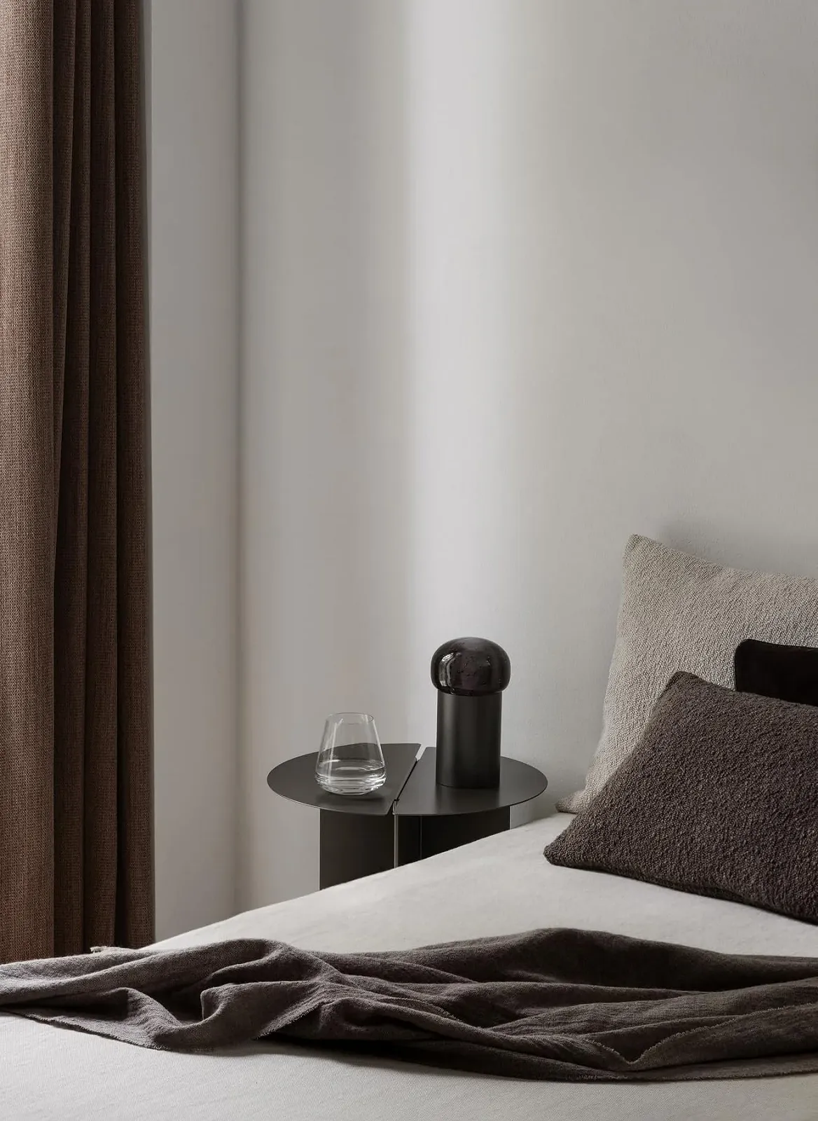 Настільна лампа Blomus Mobile Table Lamp IRIS алюмінієва основа акумуляторна сенсорна 3 кольори захист від бризок 10 x 18 см Gun Metal, фото №7