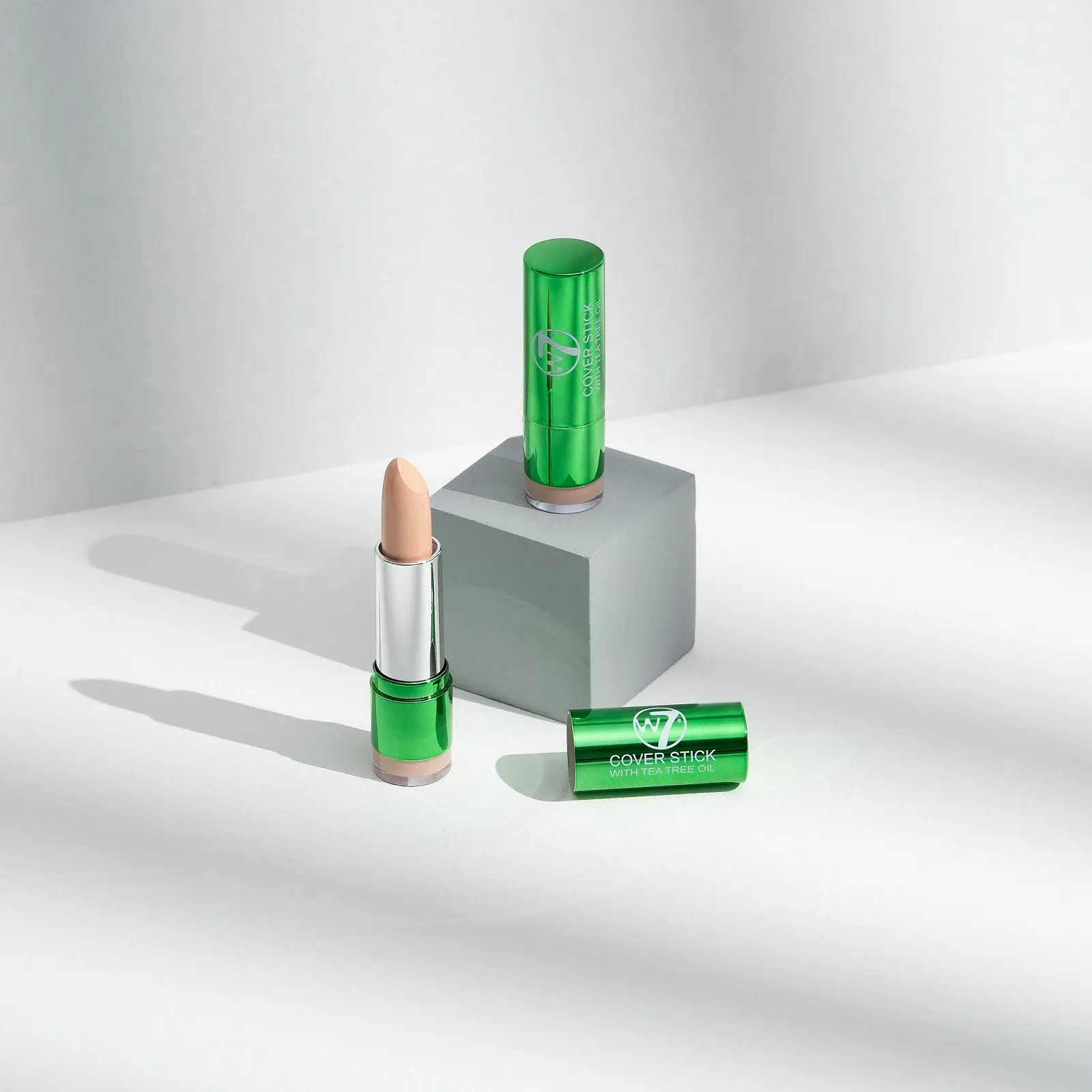 Консилер-стік W7 Tea Tree - Cremige, hautberuhigende Formel bei Hautunreinheiten & Rötungen, фото №3