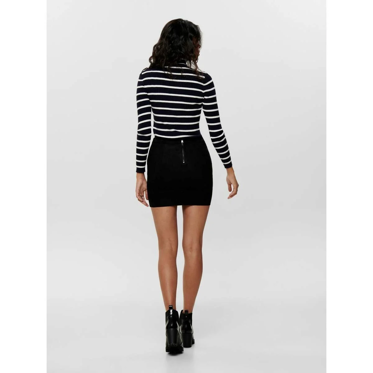 Спідниця ONLY Onljulie Faux Suede OTW Noos, фото №4 Спідниця ONLY Onljulie Faux Suede OTW Noos, фото №4