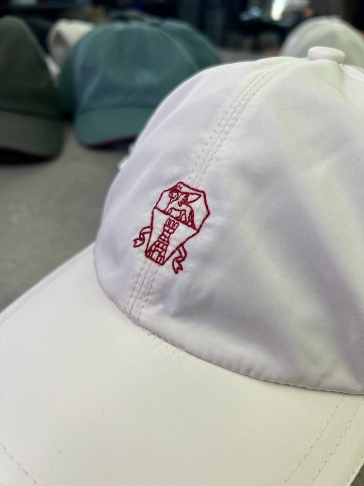 Кепка Brunello Cucinelli молочна з червоним логотипом gu598, фото №3