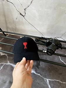 Кепка AMI чорна synthetic.ua - Фото 1