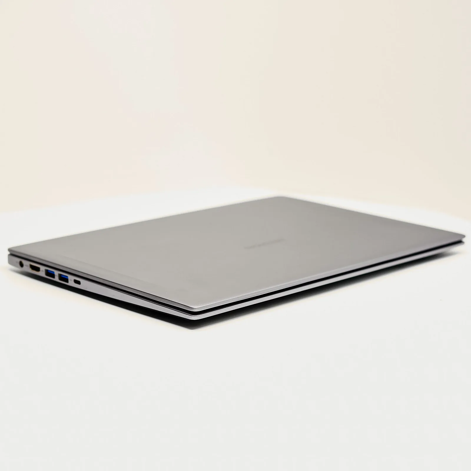 Ноутбук 15.6'' Medion (Lenovo Group) Akoya P15646 | Intel Core i5-8265U | IPS (1920x1080) FullHD | RAM 8 ГБ | SSD 256 ГБ | Nvidia GeForce MX250 | Intel UHD Graphics 620 | Металевий корпус | Ультрабук | Win11 (4977), фото №4