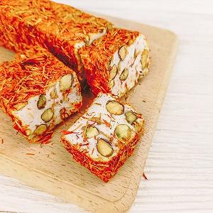 Sahinoglu Турецький рахат-лукум молочный в шафране с цельными фисташками 100 г Sahinoglu Турецький рахат-лукум молочный в шафране с цельными фисташками 100 г