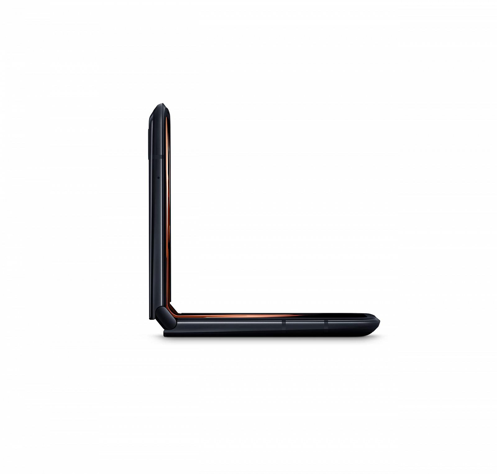 Смартфон Motorola razr 2022 Flip 6.7"/2.69" FHD+ 50 Мп 8/256GB 3500 мАч Android 12 с защитным чехлом Satin Black, фото №7 Смартфон Motorola razr 2022 Flip 6.7"/2.69" FHD+ 50 Мп 8/256GB 3500 мАч Android 12 с защитным чехлом Satin Black, фото №7