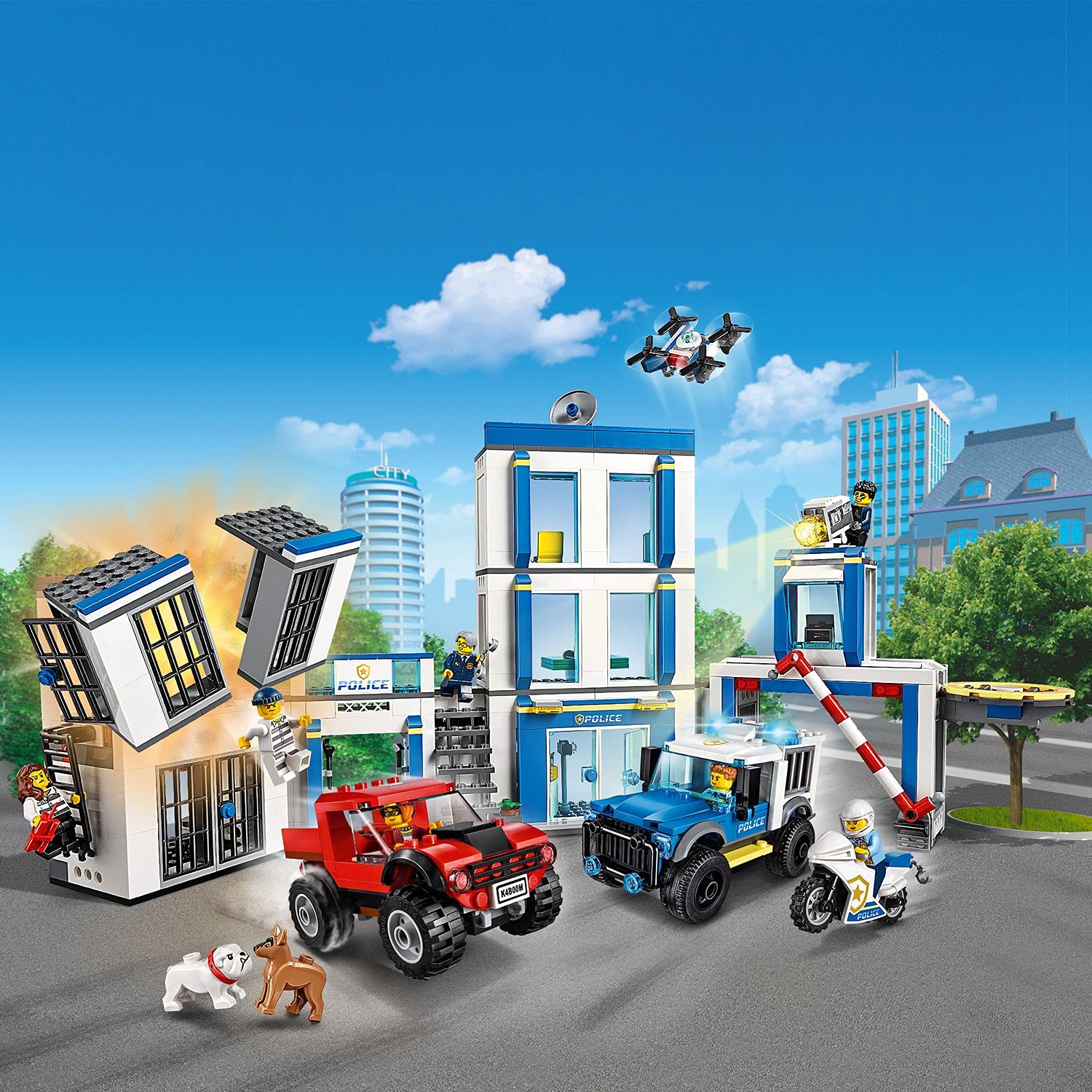 Набір для конструювання LEGO City 60246 Поліцейська станція з 2 вантажівками, світловими та звуковими блоками, дроном і мотоциклом, фото №8 Набір для конструювання LEGO City 60246 Поліцейська станція з 2 вантажівками, світловими та звуковими блоками, дроном і мотоциклом, фото №8