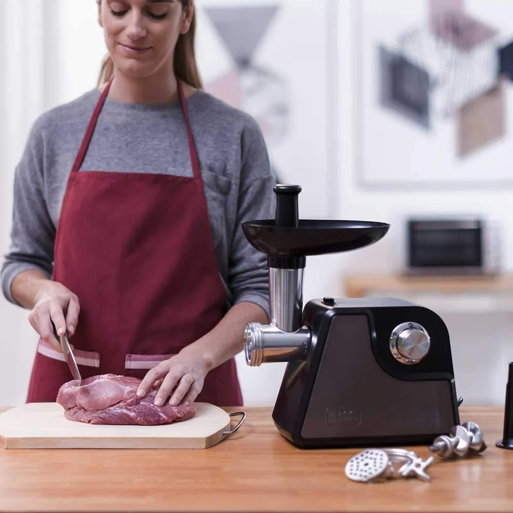 Мясорубка Black+Decker BXMMA1000E 1000 W, нержавеющая сталь, 3 диска, фото №2 Мясорубка Black+Decker BXMMA1000E 1000 W, нержавеющая сталь, 3 диска, фото №2