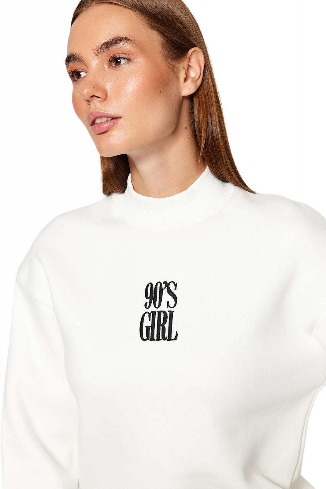 Свитшот TRENDYOL С Высоким Вырезом и Слоганом, фото №4 Свитшот TRENDYOL С Высоким Вырезом и Слоганом, фото №4