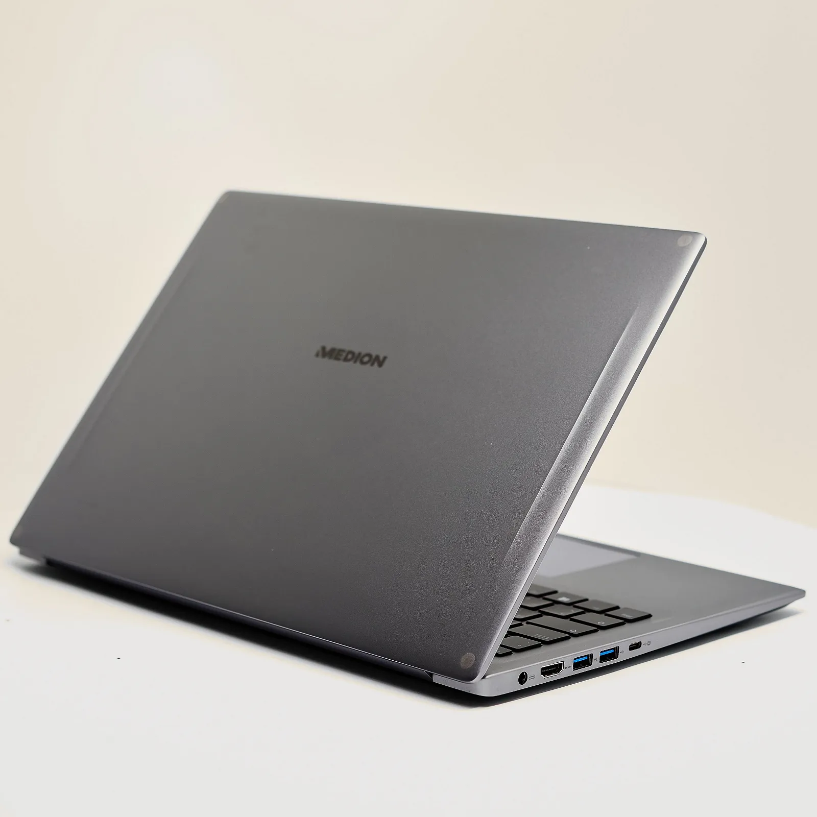 Ноутбук 15.6'' Medion (Lenovo Group) Akoya P6645 | IPS (1920x1080) FullHD | Intel Core i7-10510U | RAM 8 ГБ | SSD 256 ГБ |  Nvidia GeForce | Intel UHD Graphics |  Металевий корпус | Підсвітка клавіатури | Win11 (5028), фото №5