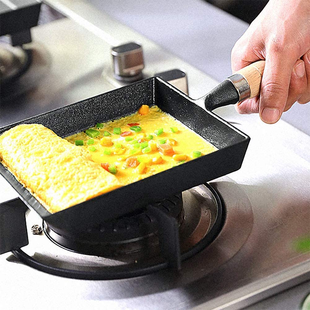 Сковорода SanBouSi Tamagoyaki квадратная для омлетов с деревянной ручкой чёрная, фото №4 Сковорода SanBouSi Tamagoyaki квадратная для омлетов с деревянной ручкой чёрная, фото №4