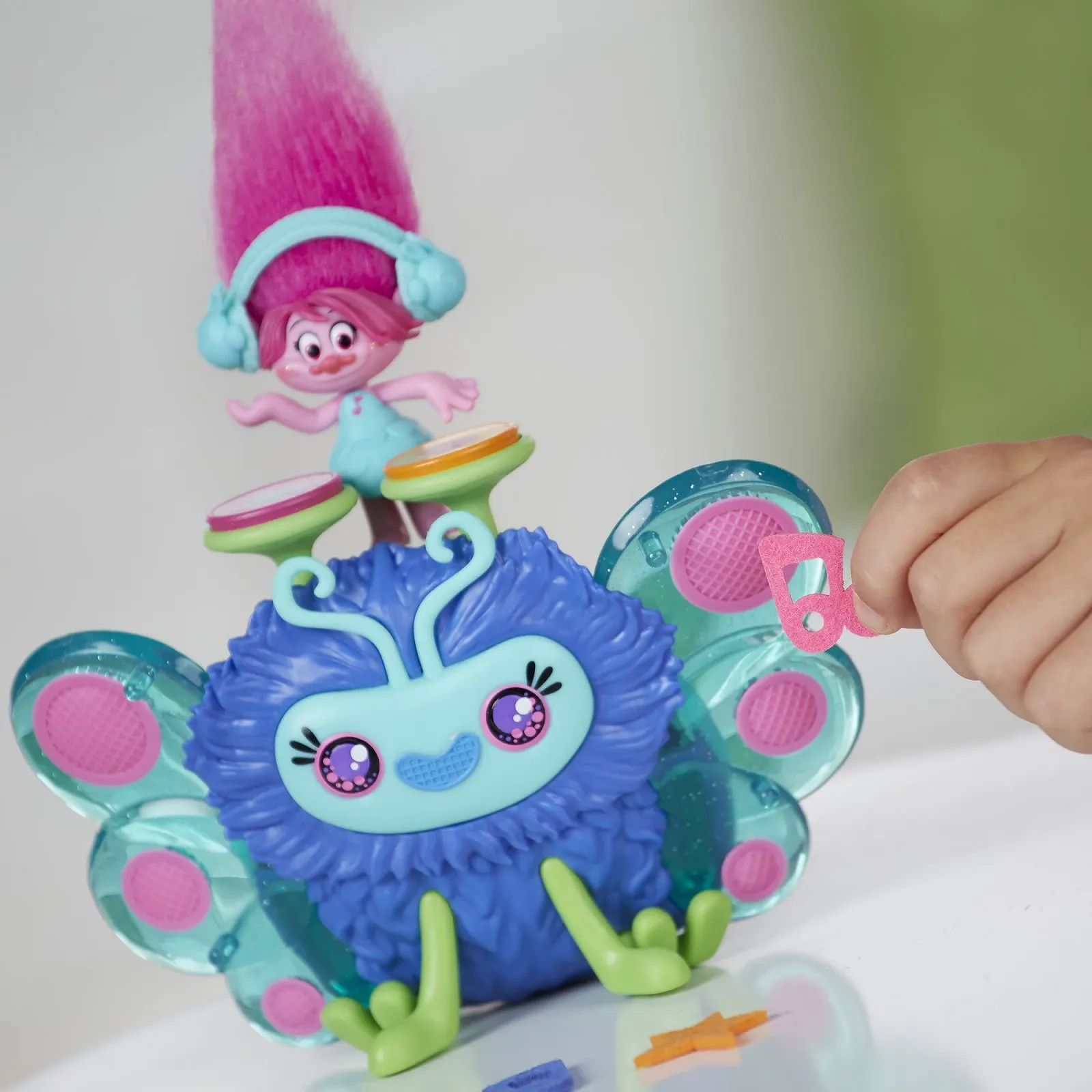 Игровой набор Hasbro Trolls Bug DJ Console с фигуркой Поппи, фото №5 Игровой набор Hasbro Trolls Bug DJ Console с фигуркой Поппи, фото №5