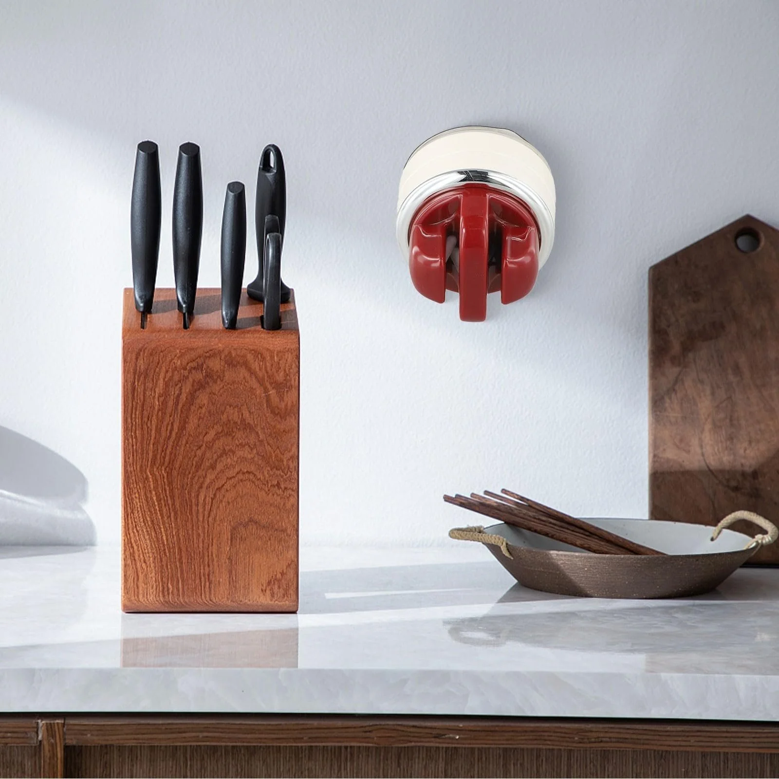 Точилка кухонна з присоскою та системою двох пазів червоне, фото №4 Точилка кухонна з присоскою та системою двох пазів червоне, фото №4