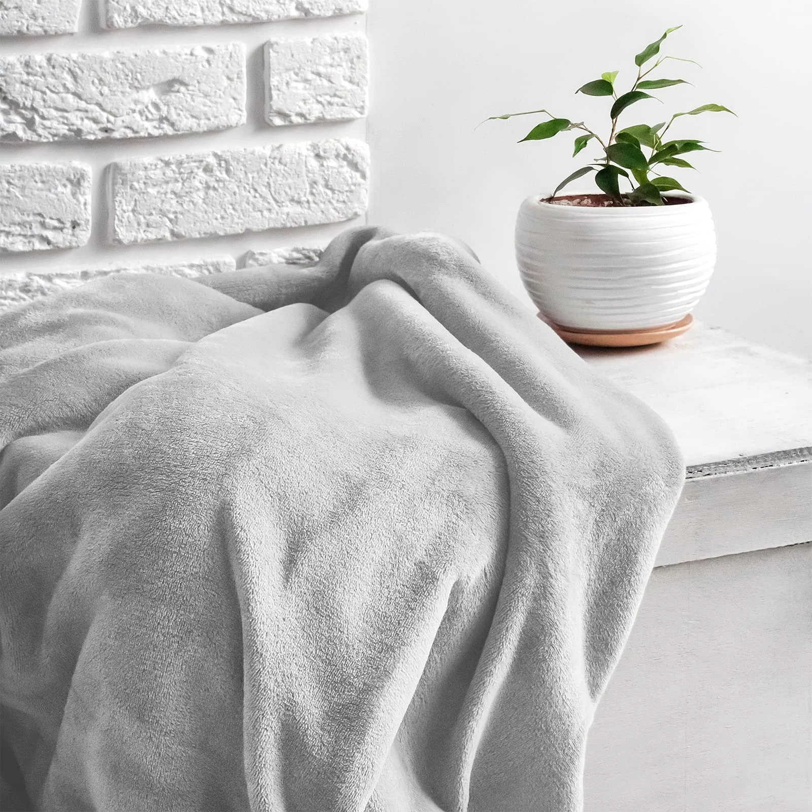 Одеяло Pure Label Мягкое / Домашнее одеяло 150 X 200 см из кораллового флиса для спален и гостиных. Подходит как одеяло для дивана и кушетки., фото №2