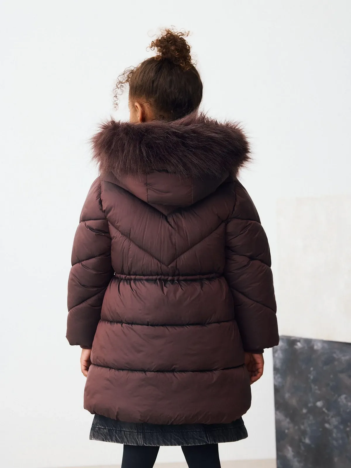 Водонепроникна стьобана куртка для дівчат Next з обробкою зі штучного хутра, фото №6