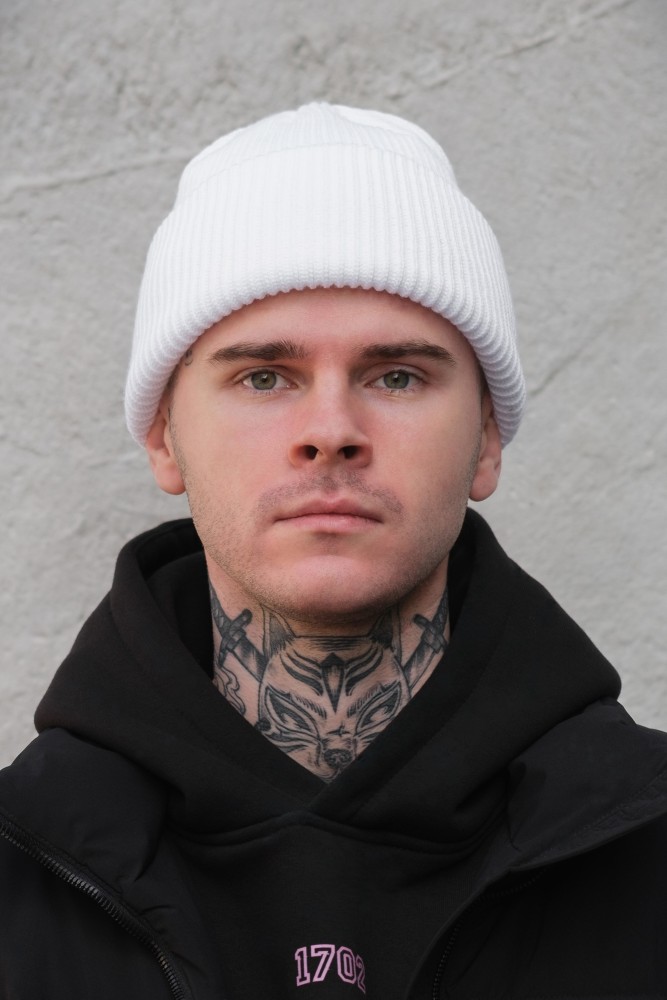 Подовжена трикотажна шапка біні докер Without dominic white, фото №2 Подовжена трикотажна шапка біні докер Without dominic white, фото №2