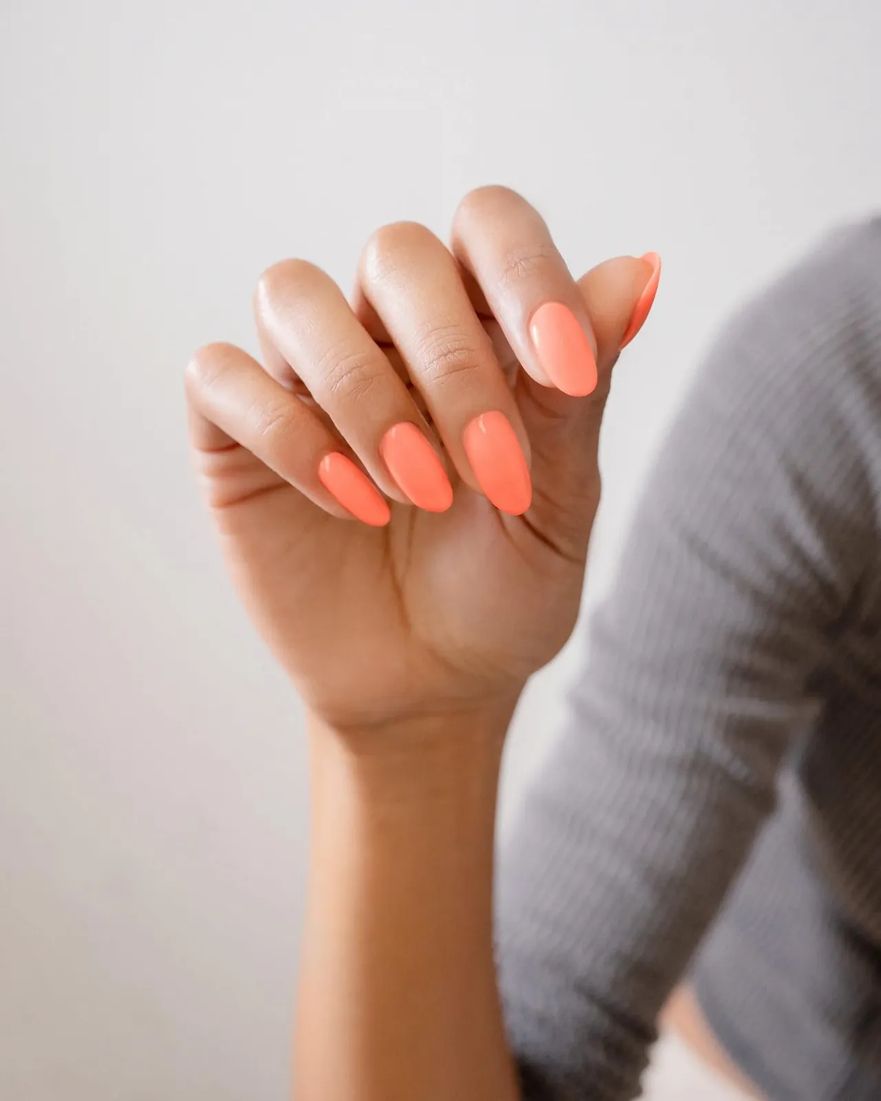 Гель-лак Gelish Mini I'm Brighter Than You UV Неоновый Оранжевый Коралловый 9 мл, фото №4 Гель-лак Gelish Mini I'm Brighter Than You UV Неоновый Оранжевый Коралловый 9 мл, фото №4