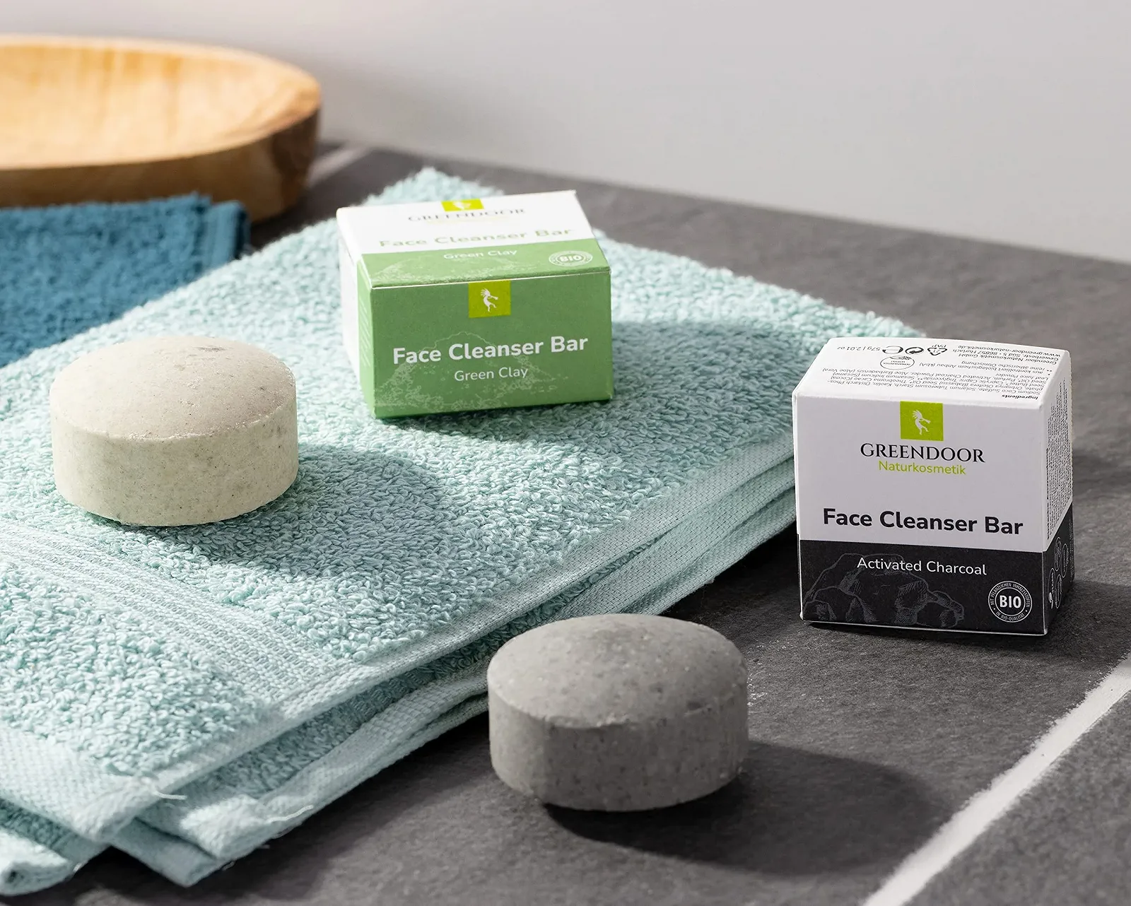 Твердий очищувальний засіб для обличчя GREENDOOR з активованим вугіллям проти прищів, фото №4