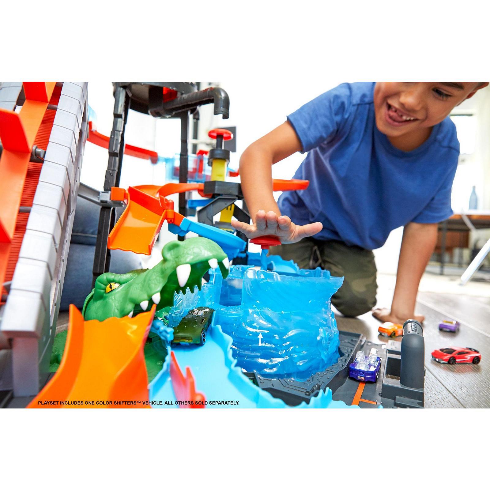 Игровой набор Трек Измени цвет Водонапорная башня взрыв цветов Hot Wheels Ultimate Gator Car Wash Play Set with Color Shifters, фото №4 Игровой набор Трек Измени цвет Водонапорная башня взрыв цветов Hot Wheels Ultimate Gator Car Wash Play Set with Color Shifters, фото №4