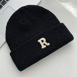 Шапка Ldabrye Вязаная Ручной Работы с Буквой synthetic.ua - Фото 1