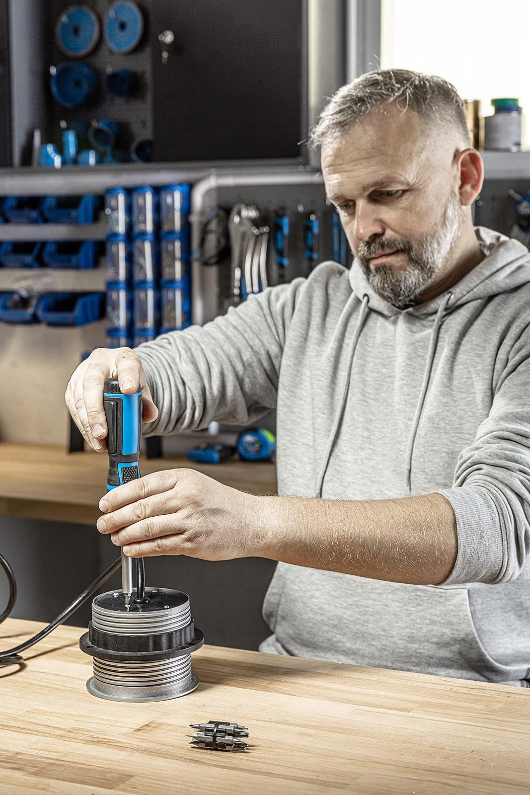 Набір викруток Högert HT1S215 з інноваційною конструкцією з зубчастим колесом дозволяє працювати з передавальним відношенням 1:5 або 1:1, фото №5