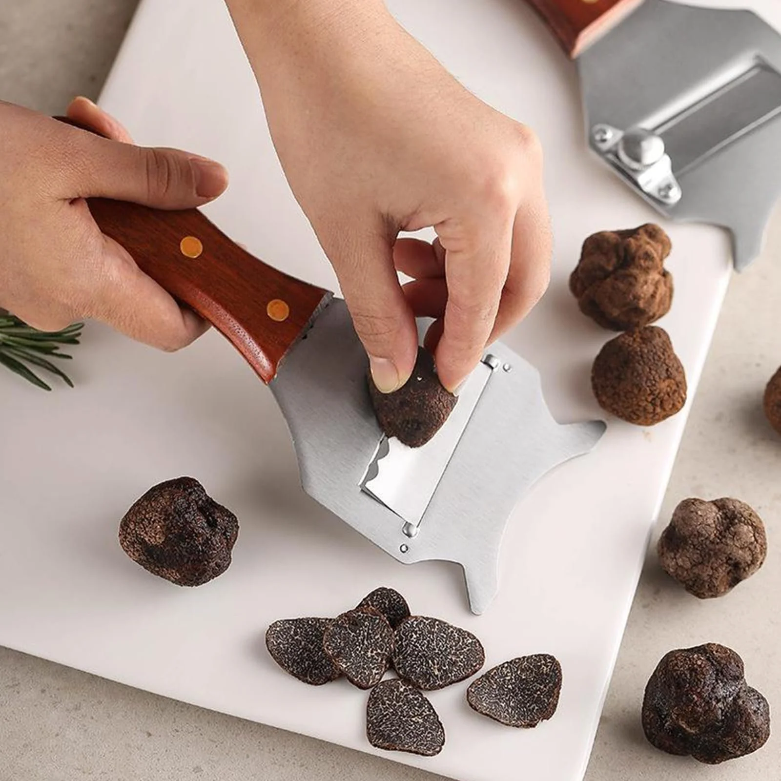 Слайсер для трюфелів Gourmebel Professional з регулюванням, нержавіюча сталь, з дерев'яною ручкою, фото №3