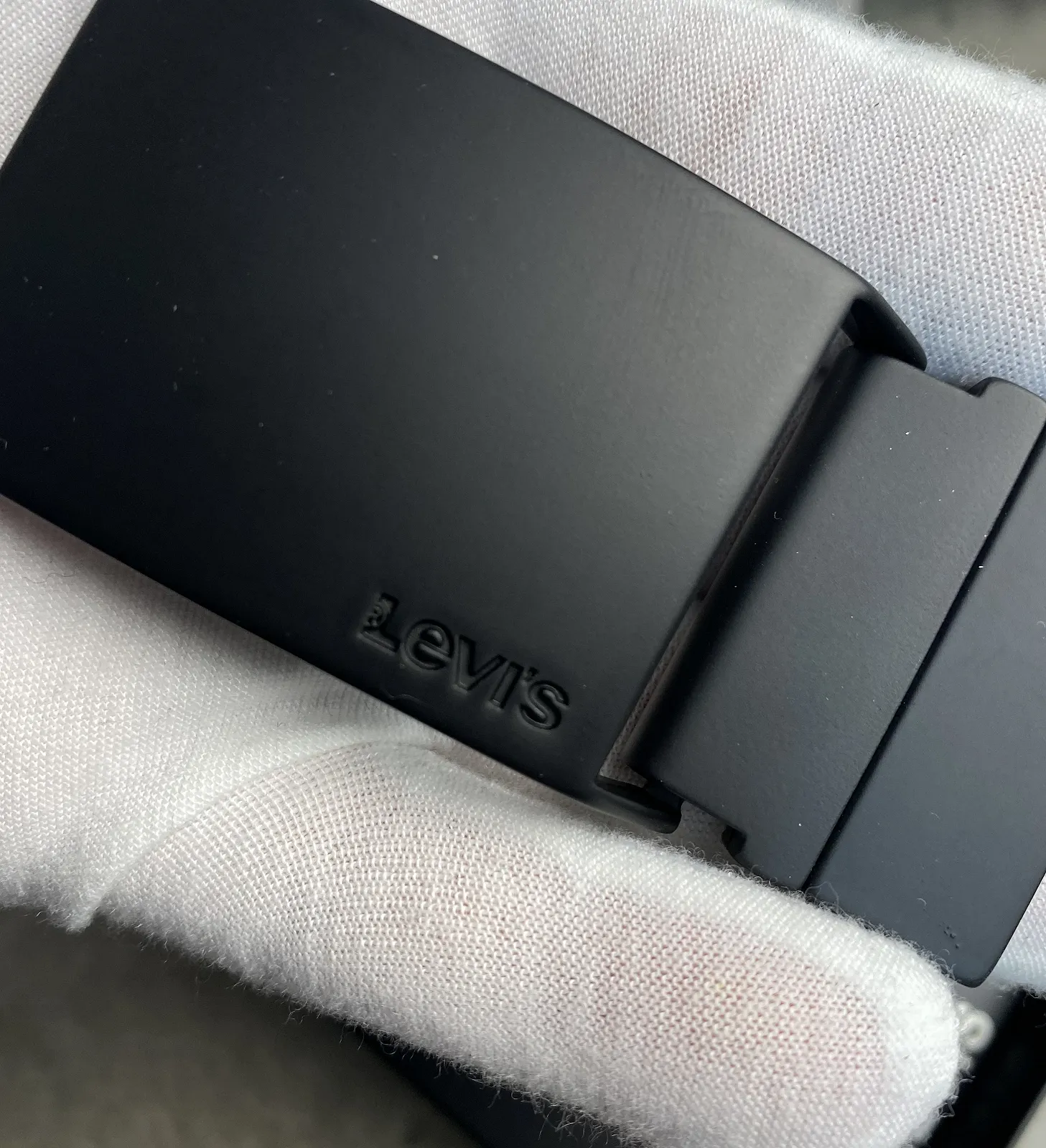 Ремень мужской кожаный брендовый с двумя пряжками в подарочной упаковке Levi's, фото №6 Ремень мужской кожаный брендовый с двумя пряжками в подарочной упаковке Levi's, фото №6