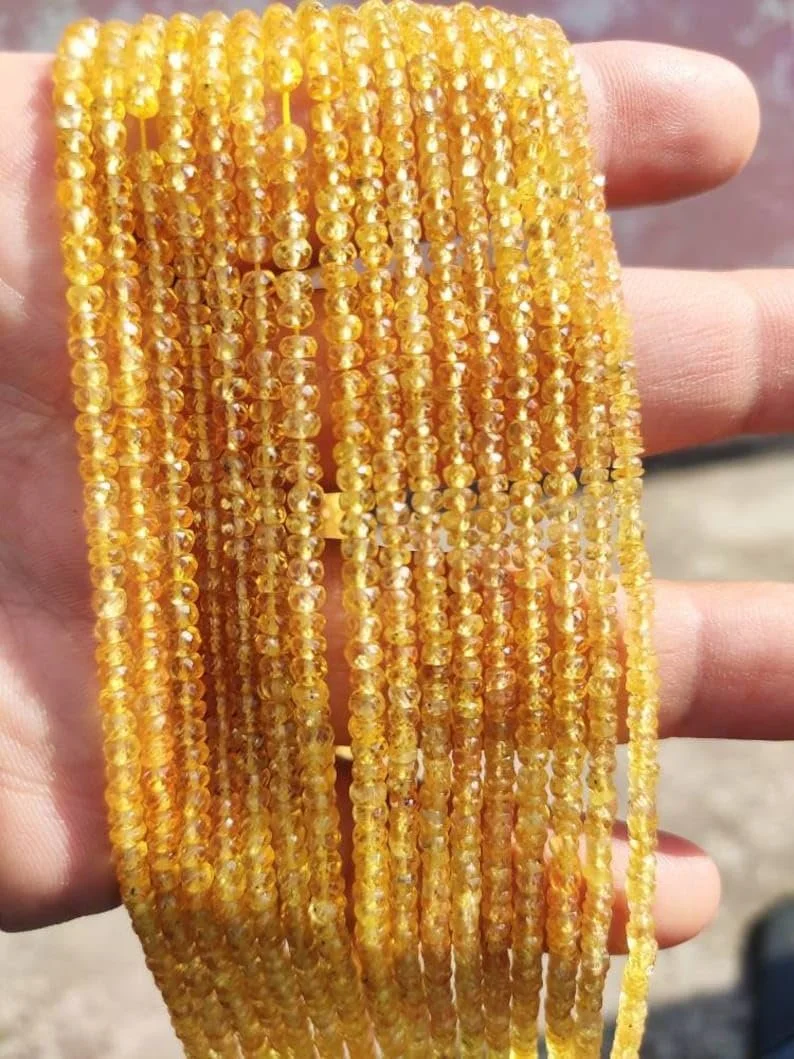 Намистини Круглі Сапфір/Songiya гладкі 3-3,5 мм жовтого кольору, фото №2