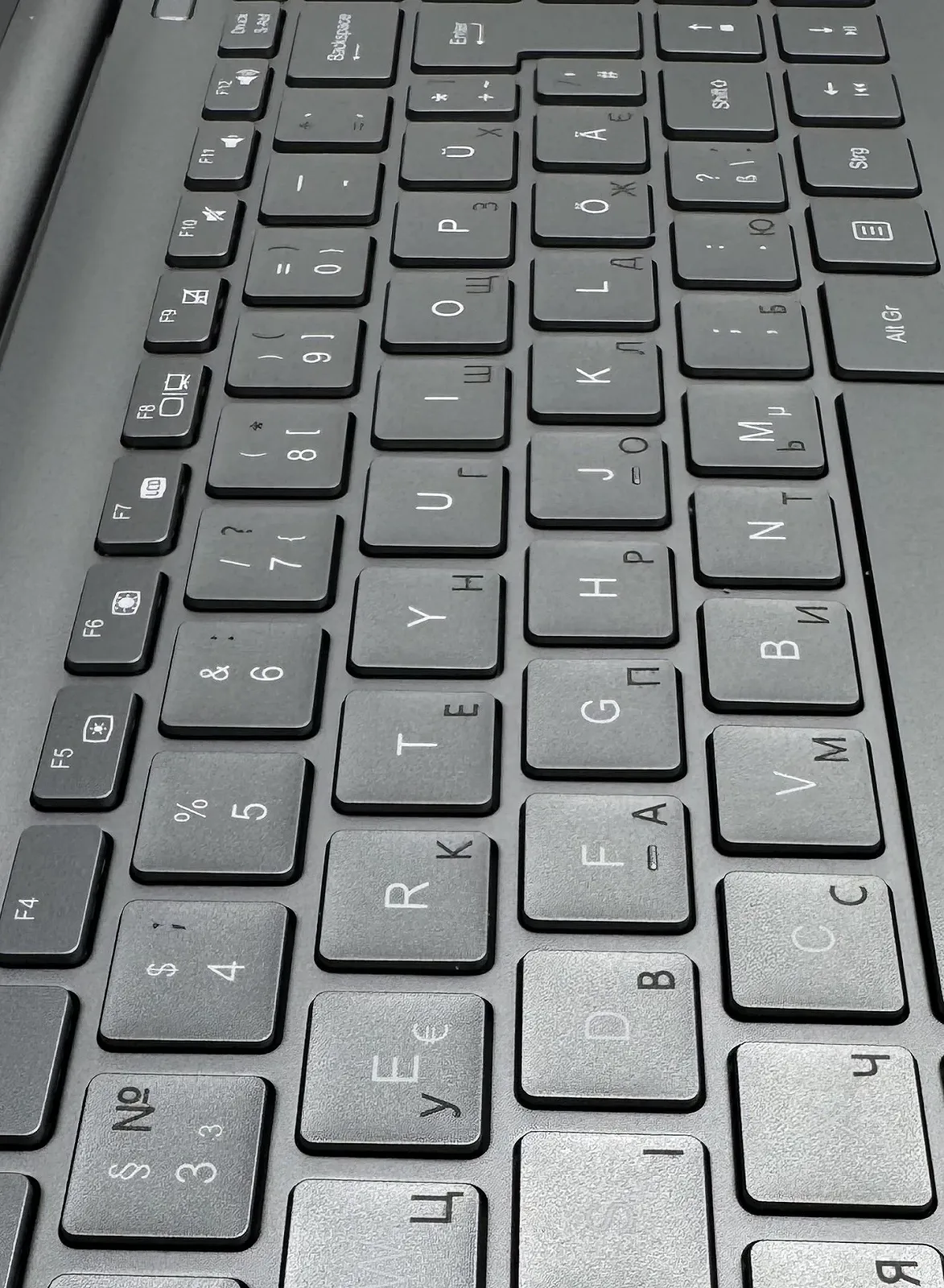 Ноутбук 15.6'' Medion (Lenovo Group) Akoya P15646 | Intel Core i5-8265U | IPS (1920x1080) FullHD | RAM 8 ГБ | SSD 256 ГБ | Nvidia GeForce MX250 | Intel UHD Graphics 620 | Металевий корпус | Win11 (4967), фото №1