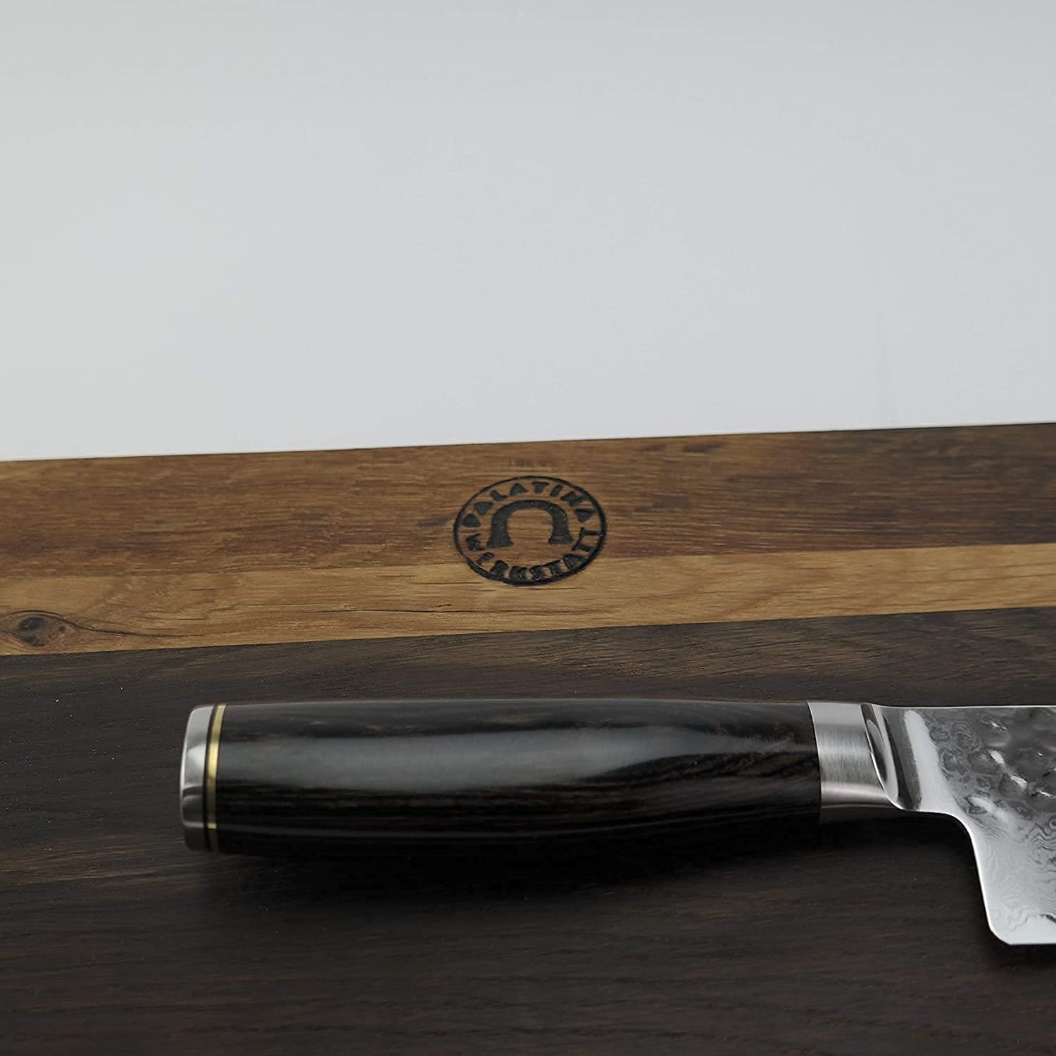 Набір ножів Santoku KAI Shun Tim Mälzer TDM-1702, Універсальний ніж TDM-1701, Обробна дошка 30 x 18 см і Точильний камінь AP-0316, фото №4