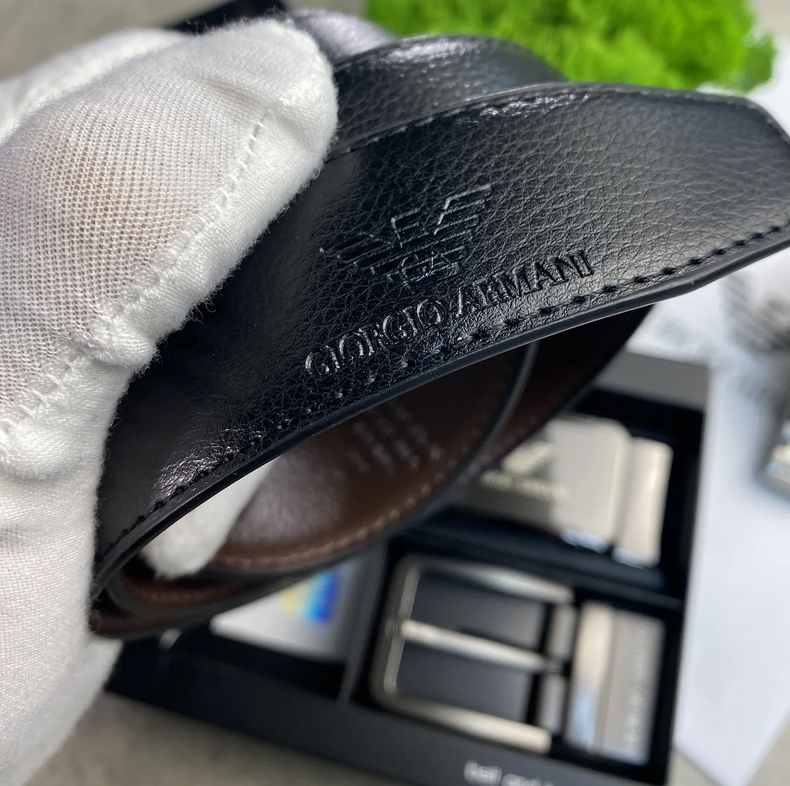 Ремень мужской кожаный брендовый с двумя пряжками в подарочной упаковке Armani, фото №3 Ремень мужской кожаный брендовый с двумя пряжками в подарочной упаковке Armani, фото №3