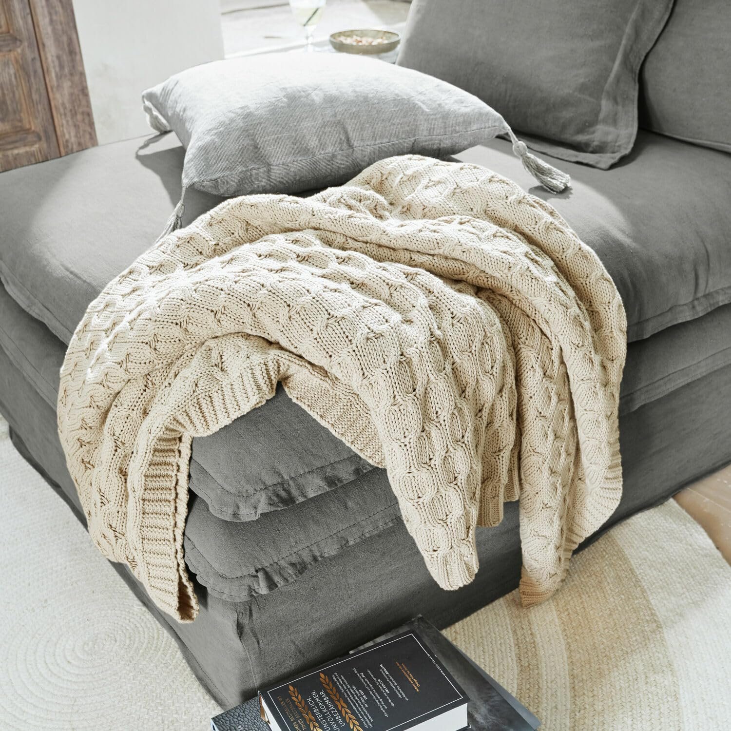 Плед Loberon Cealena, привлекательный вязаный узор, мягкий на ощупь, вневременной и естественный вид, покрывало, хлопок, бежевый, фото №2 Плед Loberon Cealena, привлекательный вязаный узор, мягкий на ощупь, вневременной и естественный вид, покрывало, хлопок, бежевый, фото №2