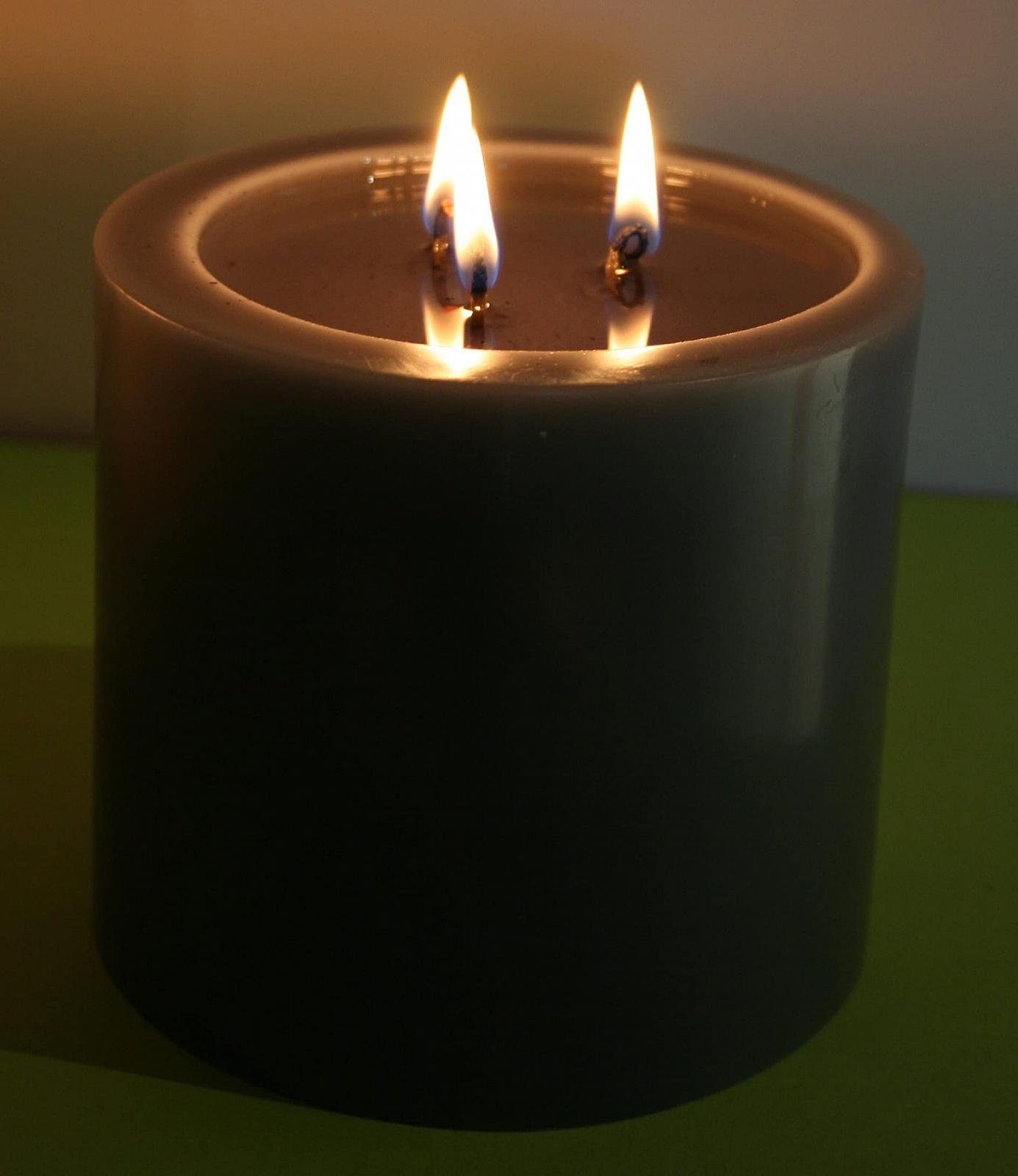 Свічка Pillar Candle кругла 3 гноти сіра діаметр 13 см висота 11 см, фото №3