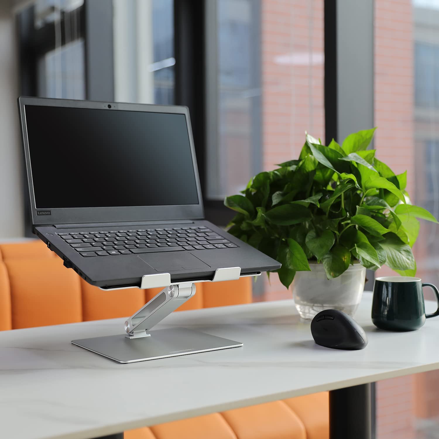 Подставка для ноутбука Amazon Basics Регулируемая Эргономичная с теплоотводом до 17,3 дюймов, 27,9 x 23 x 5,6 см, Серебристый, фото №7