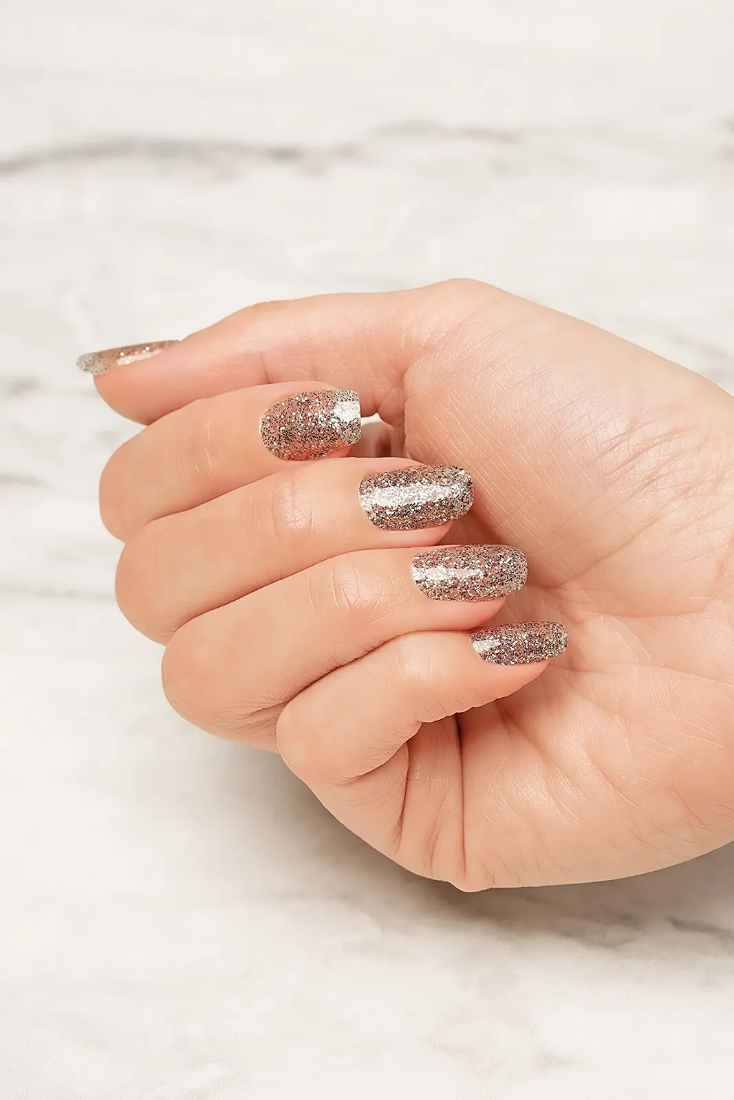 Гель-лак Gelish Mini Girls' Night Out Серебряный 9 мл, фото №6 Гель-лак Gelish Mini Girls' Night Out Серебряный 9 мл, фото №6